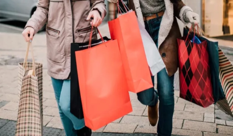 Christmas Rush in Salisbury: What to Expect, Busy Times, and When to Visit Town