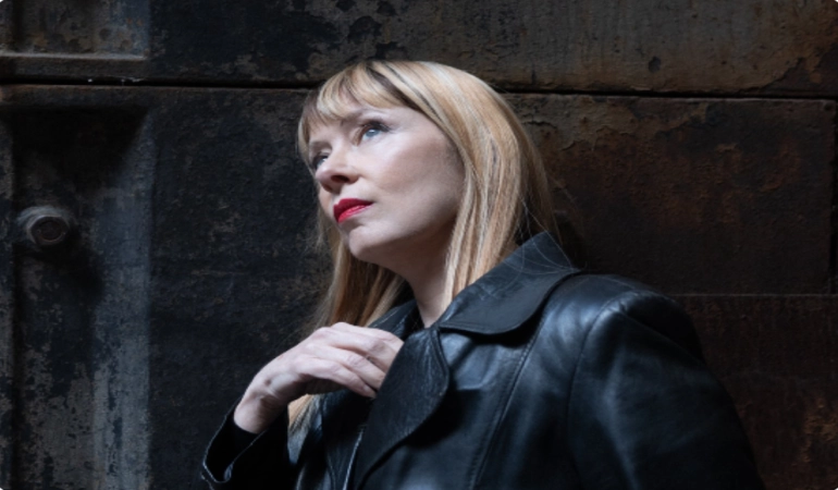Suzanne Vega - Flying with Angels, Salisbury City Hall
