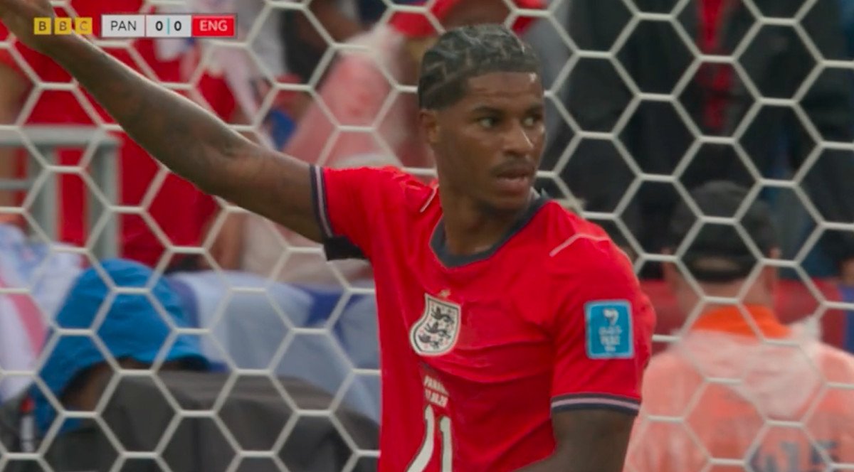 England Beat Panama 2-0 to Top World Cup Group