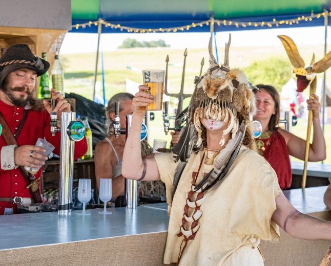 History fans in their thousands defy heatwave to attend this year’s  star-studded Chalke History Festival