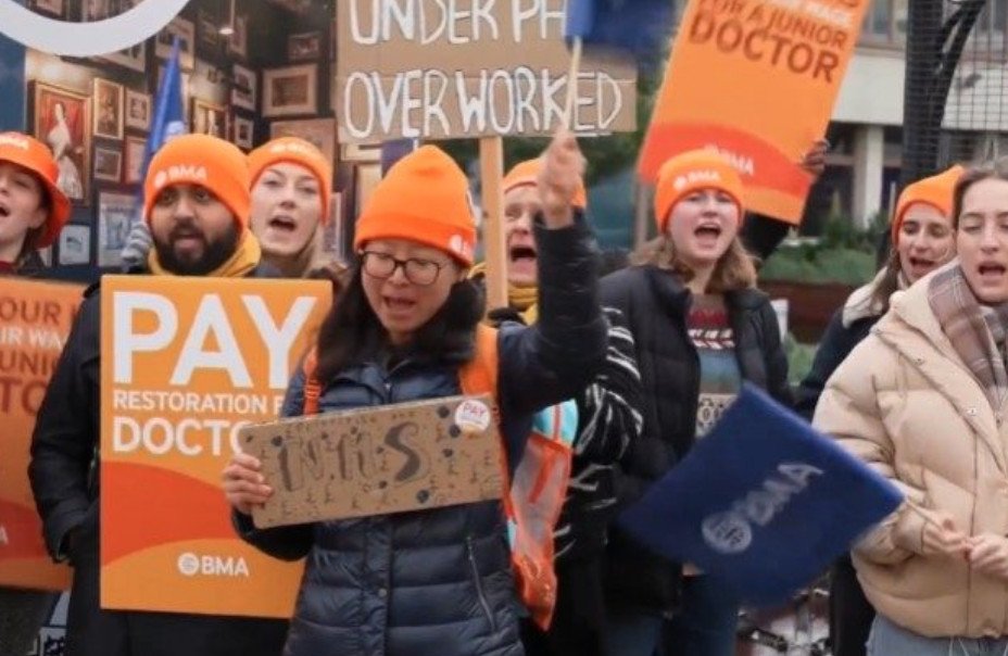 Consultants in England vote in favour of future NHS strike action over pay dispute