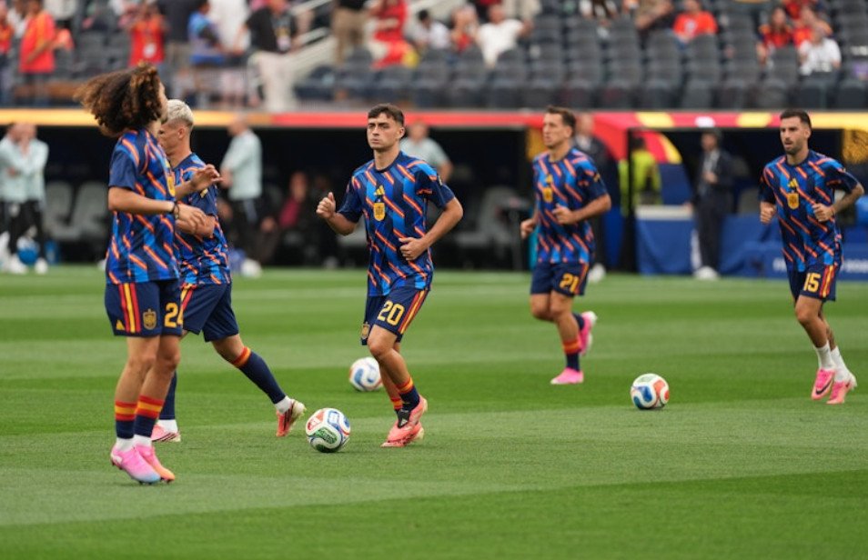 Spain edge Austria to book World Cup quarter-final place