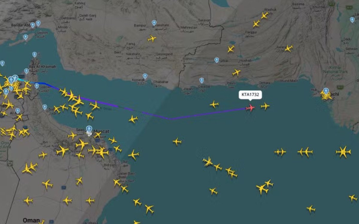 Cargo Boeing 737 disappears from radar near Karachi with five people on board