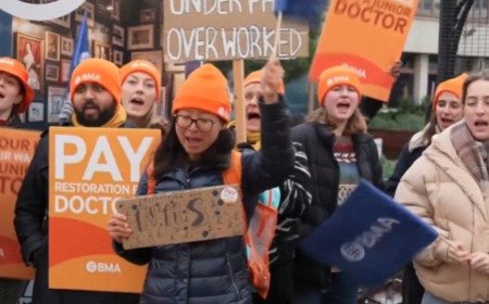 Consultants in England vote in favour of future NHS strike action over pay dispute