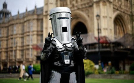 Count Binface takes on Nigel Farage in unusual Clacton by election
